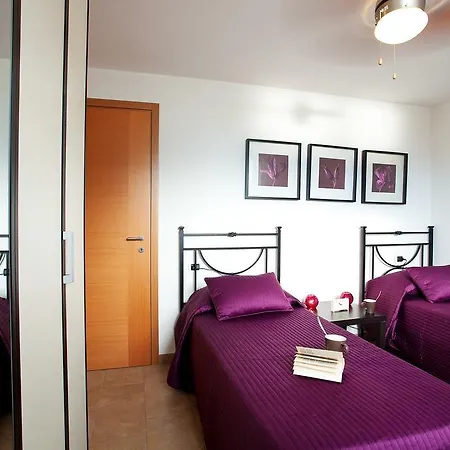 Residenza Romina Sleeps 8 With Pool- By Italian Daire Rezzonico