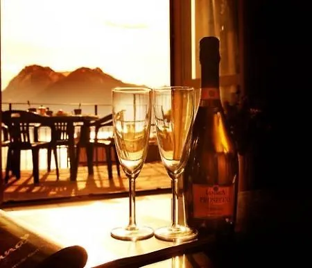 Residenza Romina Sleeps 8 With Pool- By Italian *
